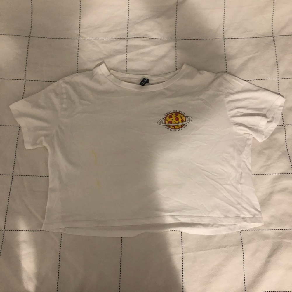 H&M pizza planet cropped shirt